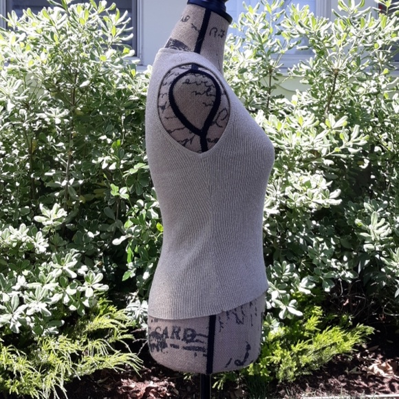 Sweater Style dressy tank with gold thread. Medium - Picture 4 of 5